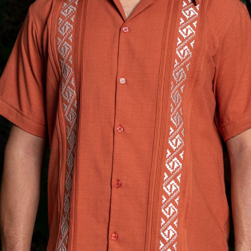 guayabera color ladrillo hombre