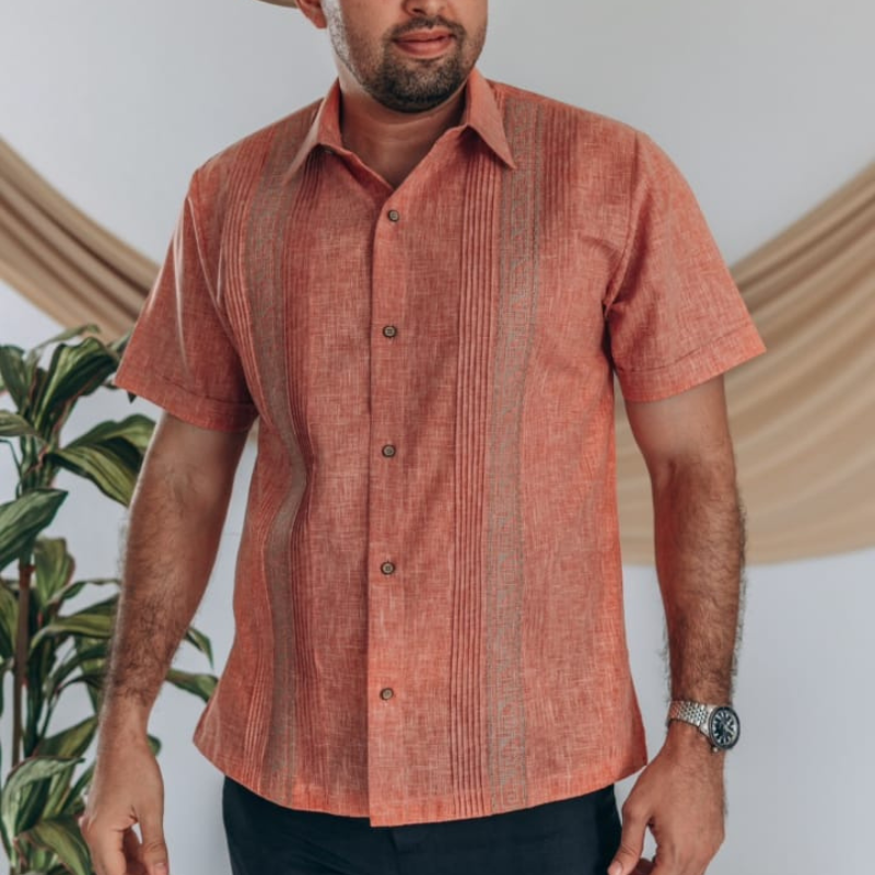 Guayabera color salmon manga corta