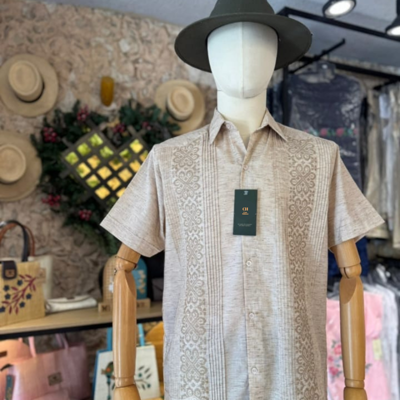 Guayabera crema manga corta bordada