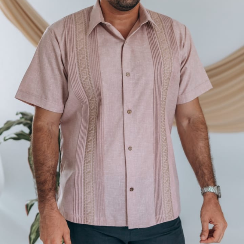 guayabera palo de rosa manga corta bordada para hombre