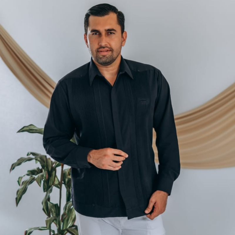 Guayabera presidencial color negro