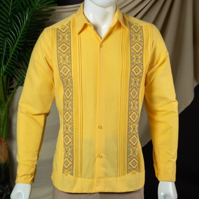 Guayabera amarilla bordada